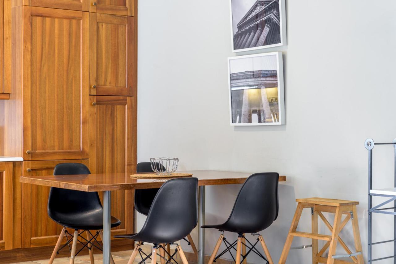 Вилла A Beautiful 2 Bdr House In The Heart Of Plaka Афины Экстерьер фото
